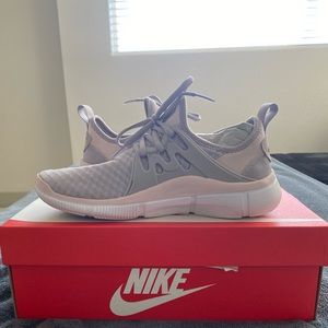 Silver lilac/ Rose Nike Acalme shoes